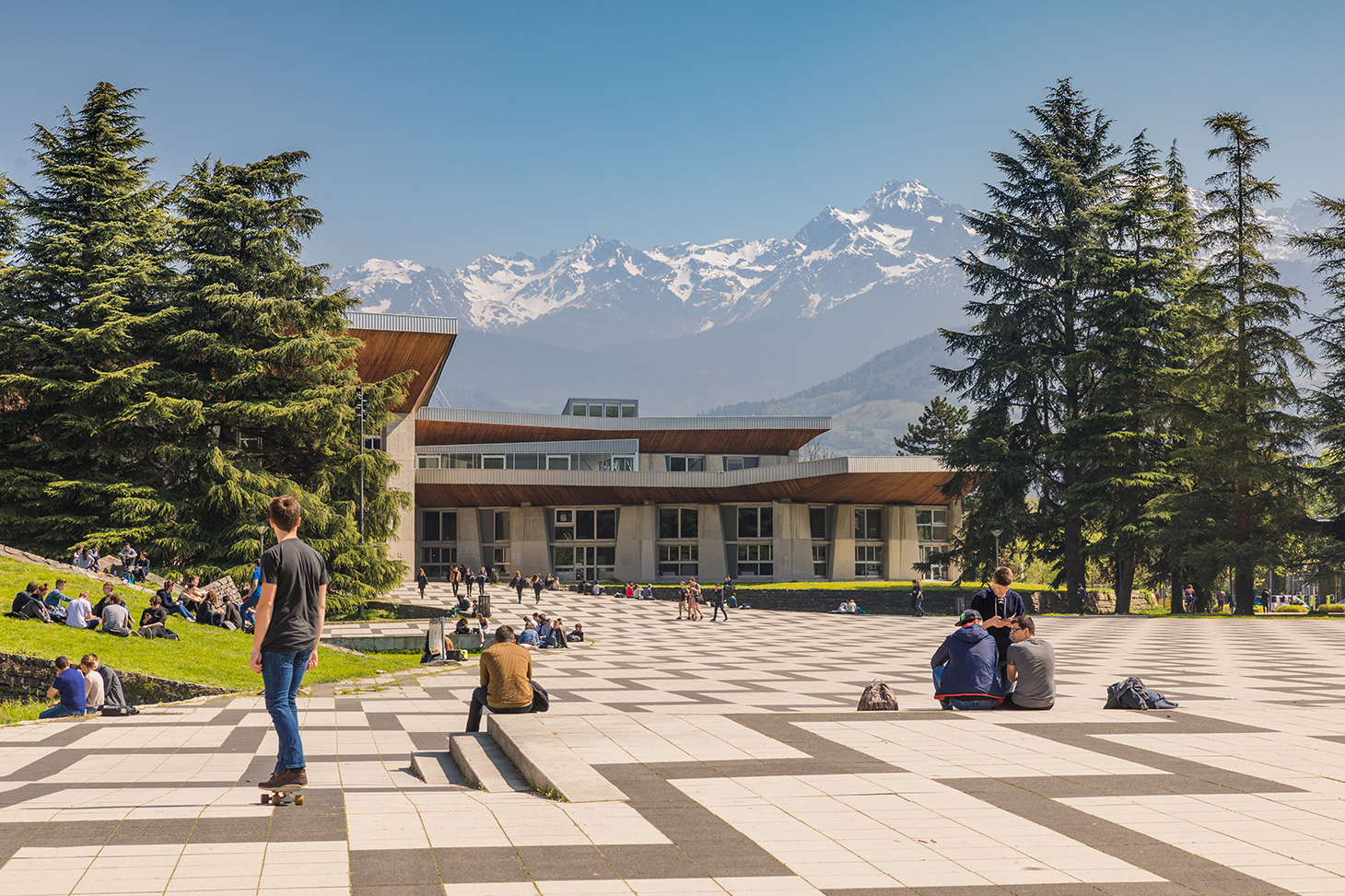 A central location on the Saint-Martin-d'Hères campus